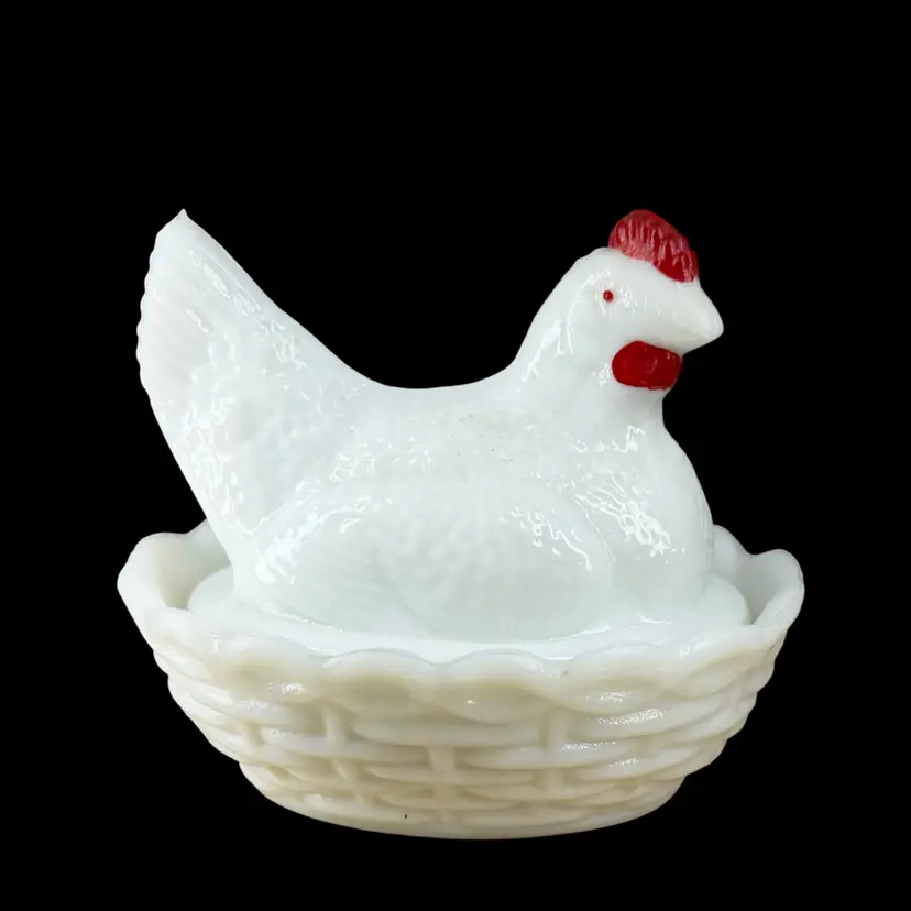 Vintage Westmoreland Trinket Dish Milk Glass Covered Hen on a Basket/Nest Signed W/Foil Label
3” T x 3.5” x 2.5”