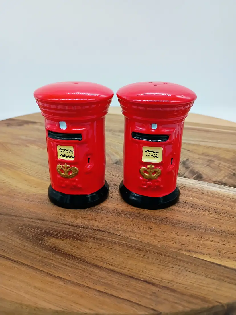 Ceramic Red British Postal Box Salt and Pepper Shaker Set Elizabeth Regina Mark.