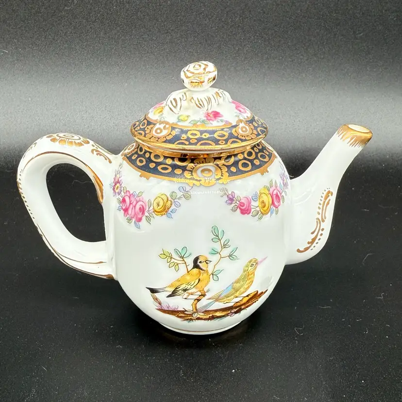 1985 Franklin Mint Fine Porcelain Miniature Vintage “Tournay” Teapot Victoria & Albert Museum