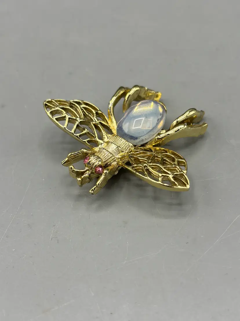 Vintage gold tone bee brooch with moonstone