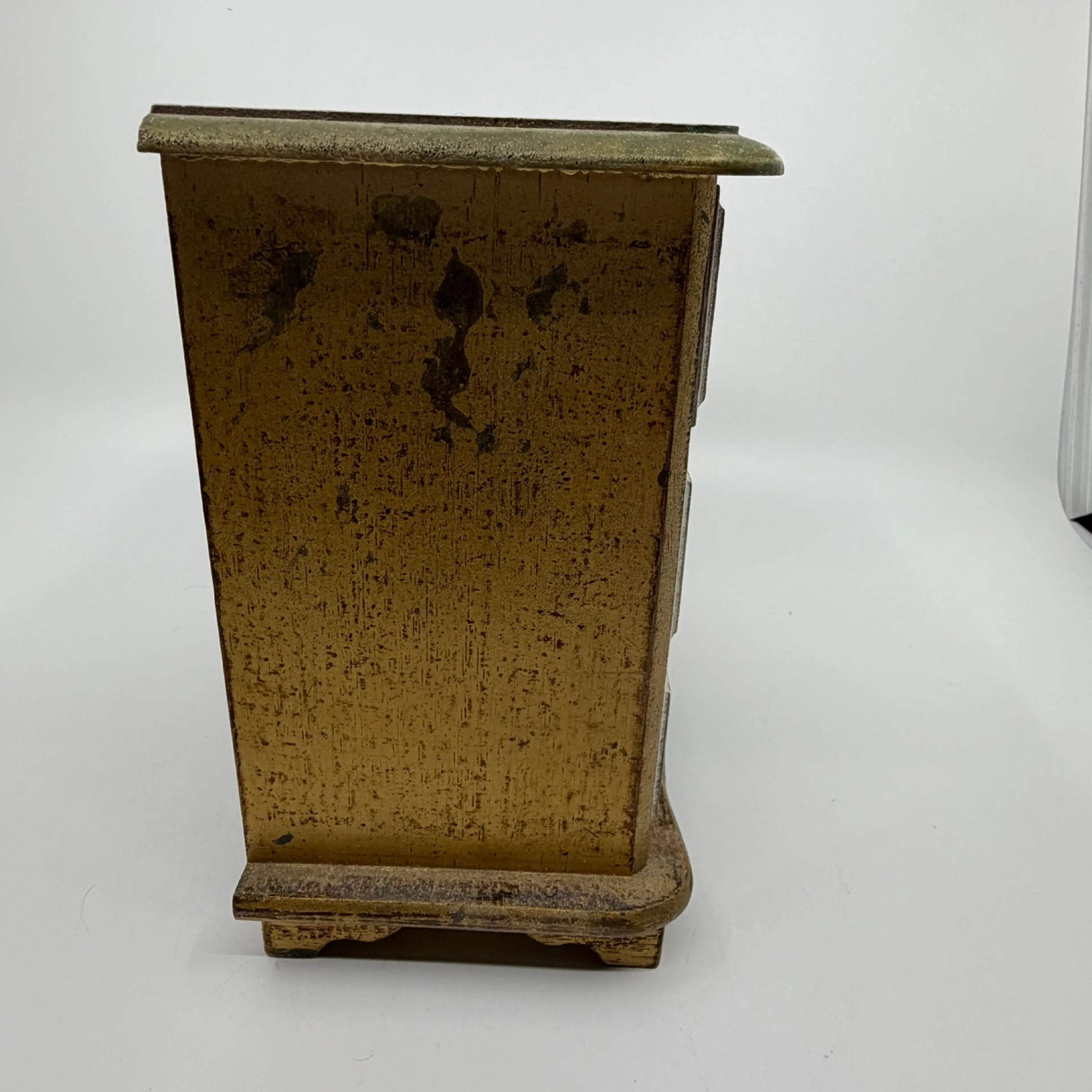 Image 4 of 8