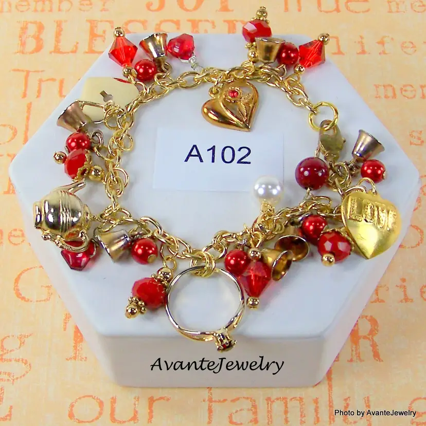 Avante Jewelry Charm Bracelet Vintage Beaded Chain  Red Gold Tone A102