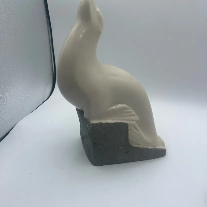 VINCENT GLINSKY White Snow Seal Stone SCULPTURE Gray Cliff Measures 11.5" Signed