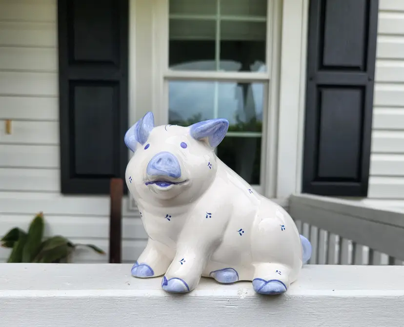 Pig figurine By Enesco 5"x6"