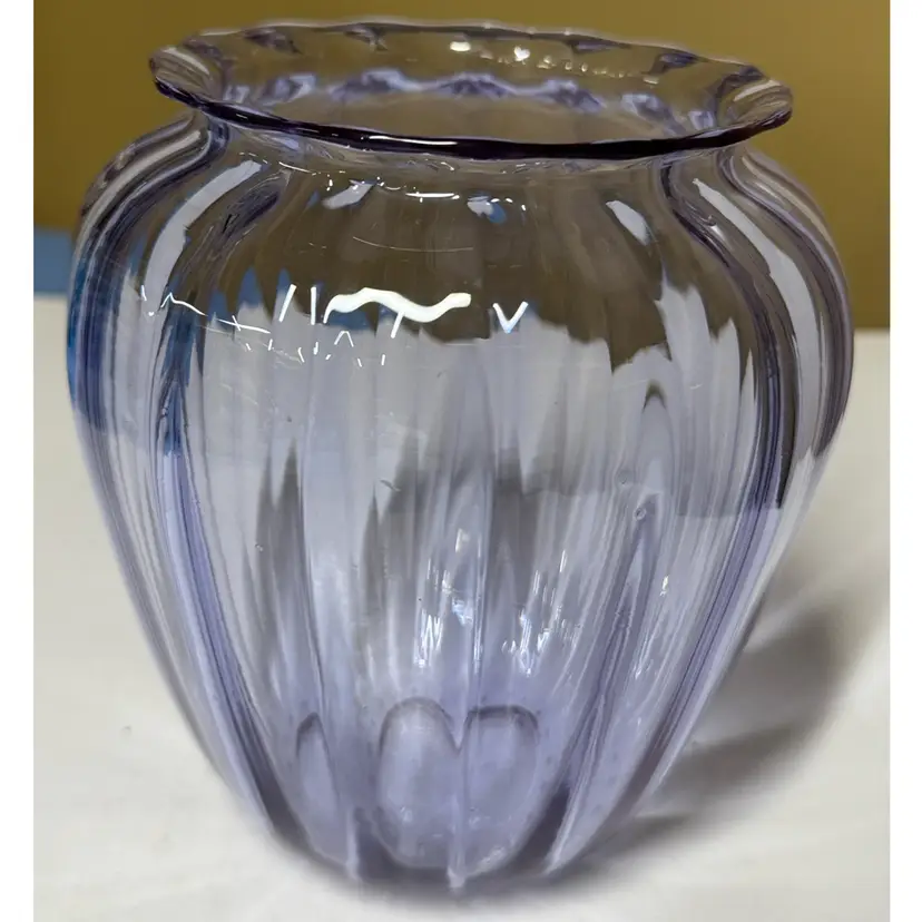 CARDER STEUBEN WISTERIA ALEXANDRITE ART GLASS OPTIC RIBBED VASE 6 1/8” tall