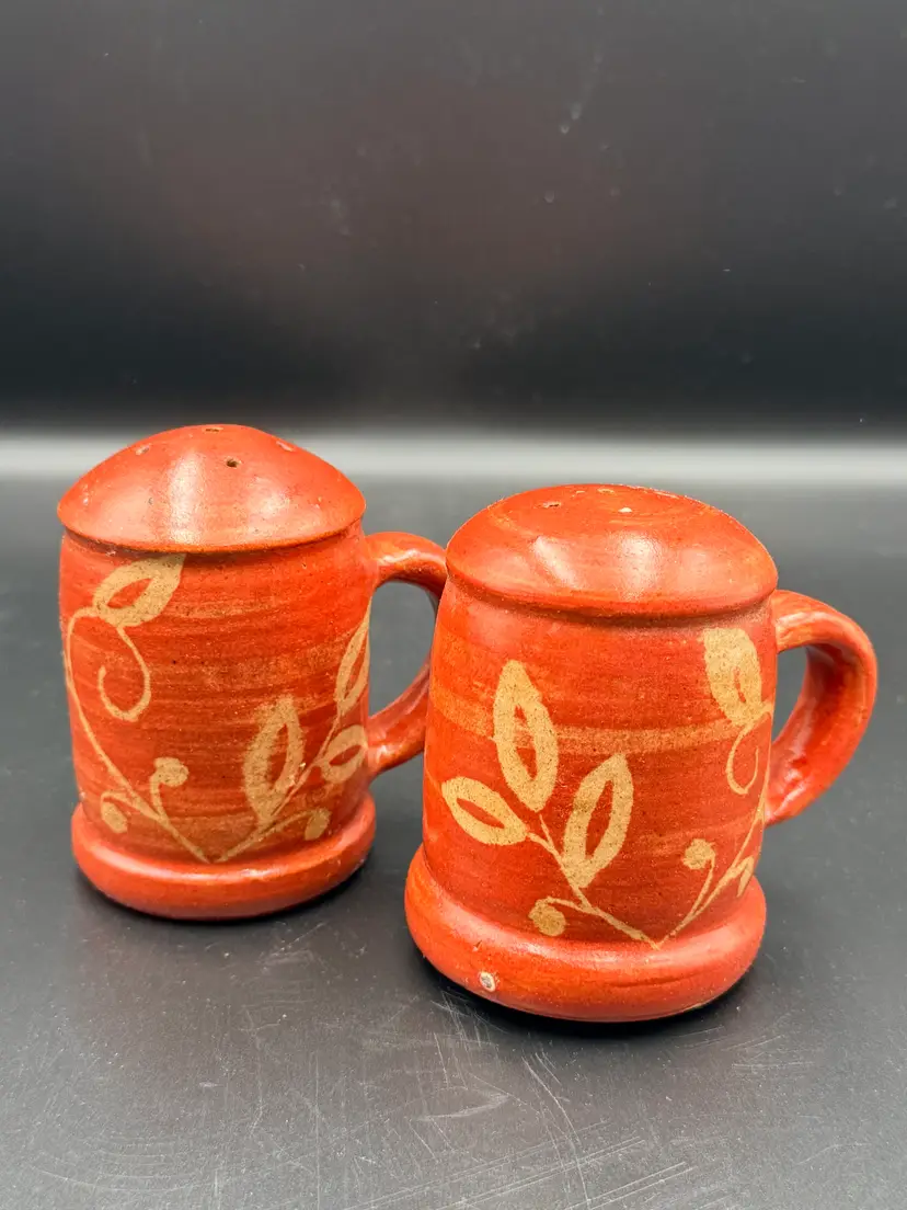 Set Vintage Rustic Stove Top Redware Salt Pepper Shakers Red Folk Art Vines