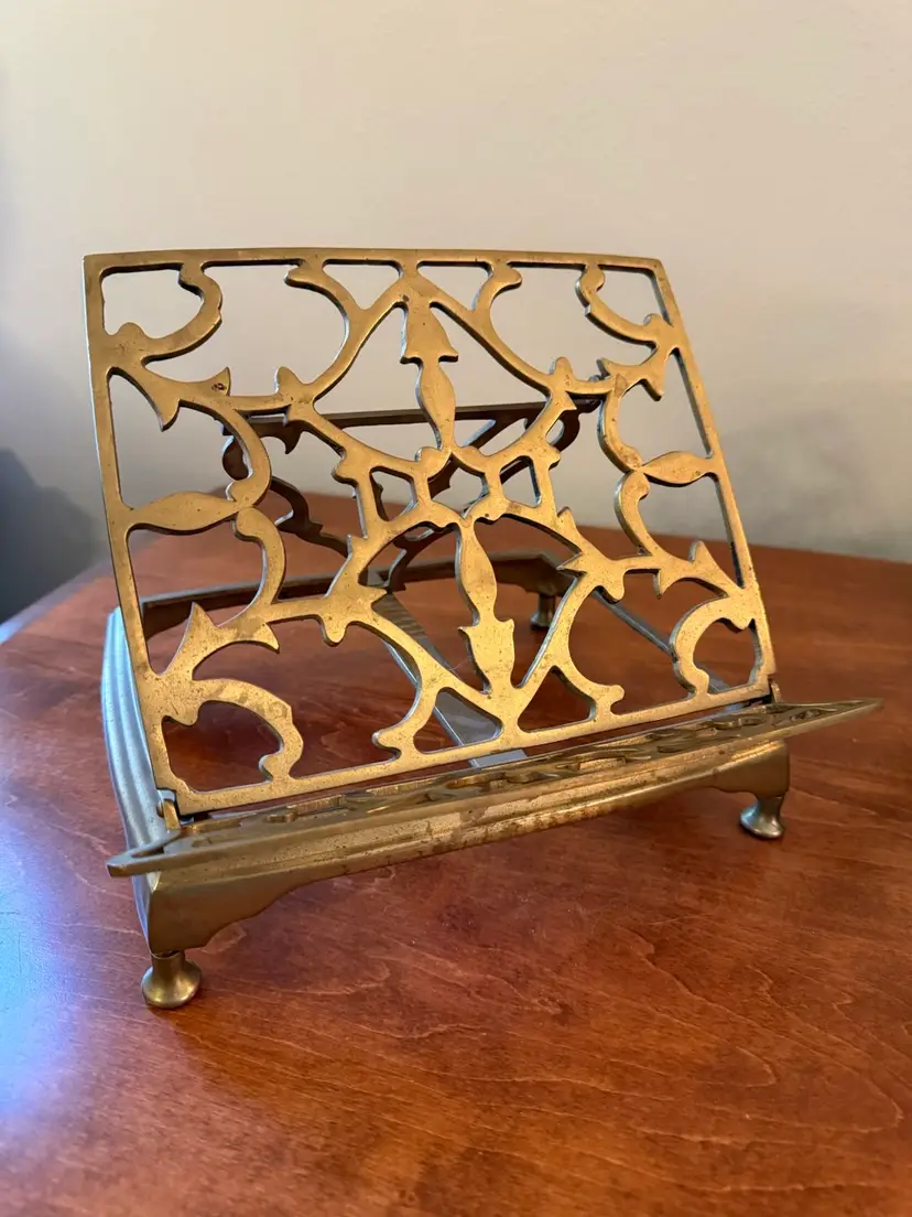 ☀️ 9-1/2” W x 8” H Vintage Brass Book Holder