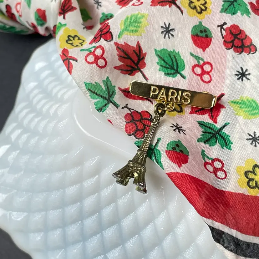 Paris Eiffel Tower Gold Tone 1960s Vintage Souvenir Dangle Brooch Pin 1.5"