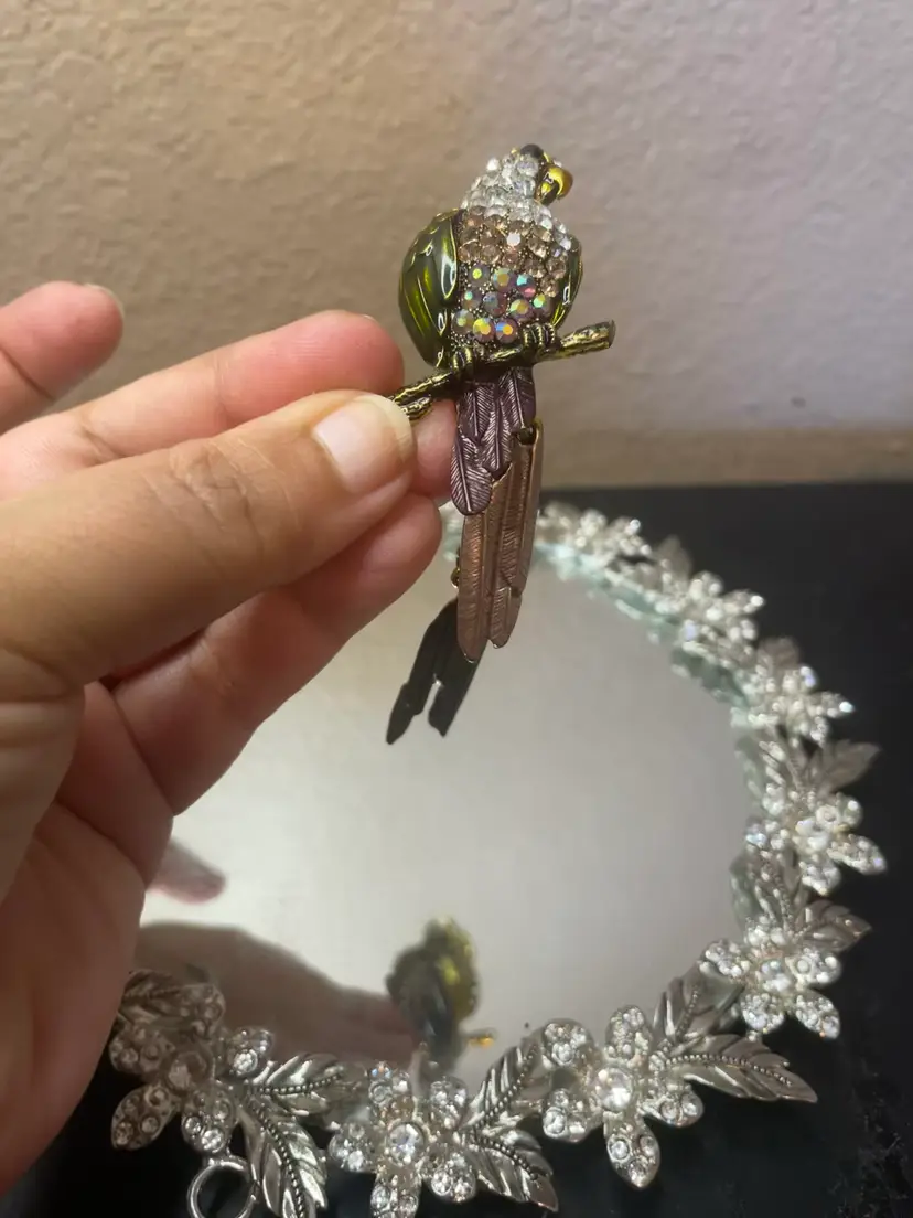 Beautiful Genuine Austrian Rhinestone Articulating Toucan Brooch Pin