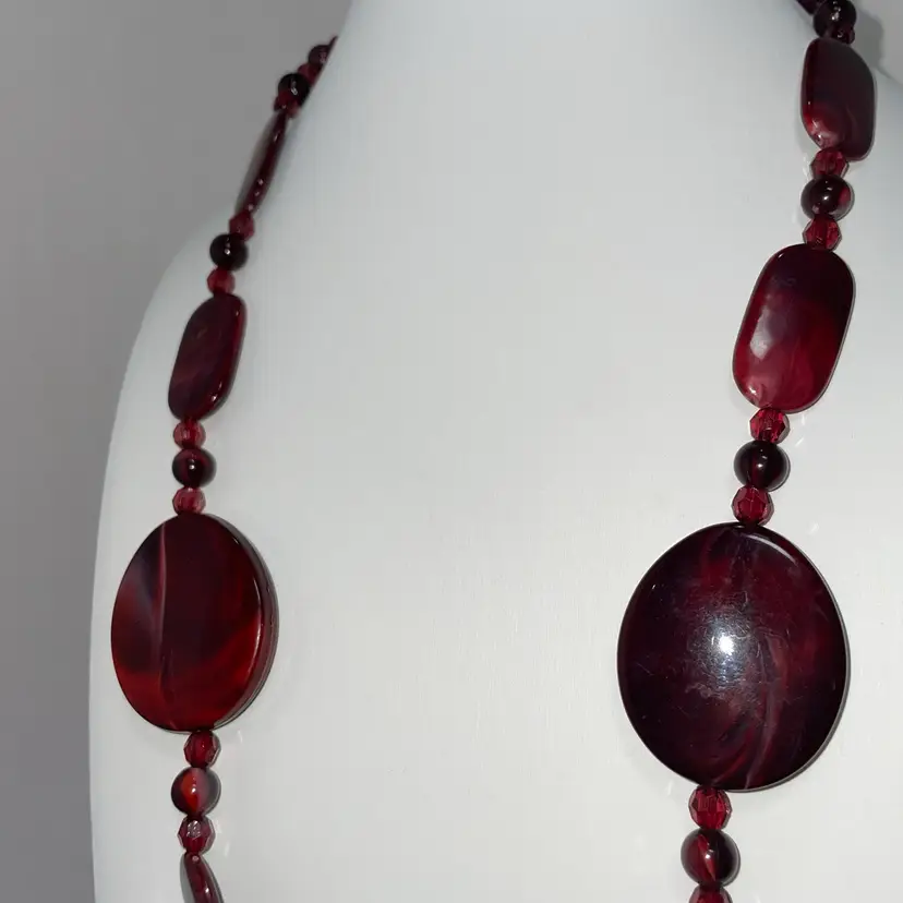@@ Red Acrylic Bead 22 To 24 Inch  Necklace (light Surface Scratches)