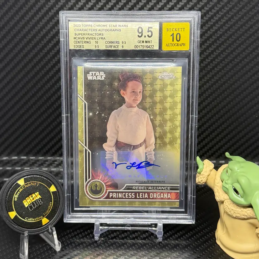 2023 TOPPS CHROME STAR WARS CHARACTERS AUTOGRAPHS
Superfractor #CAVB VIVIEN LYRA
Beckett 9.5 / 10