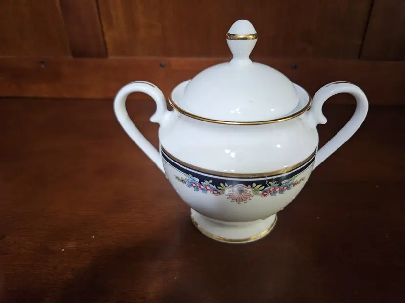 Rare Vintage Gorham "Chantilly" pattern sugar bowl with lid