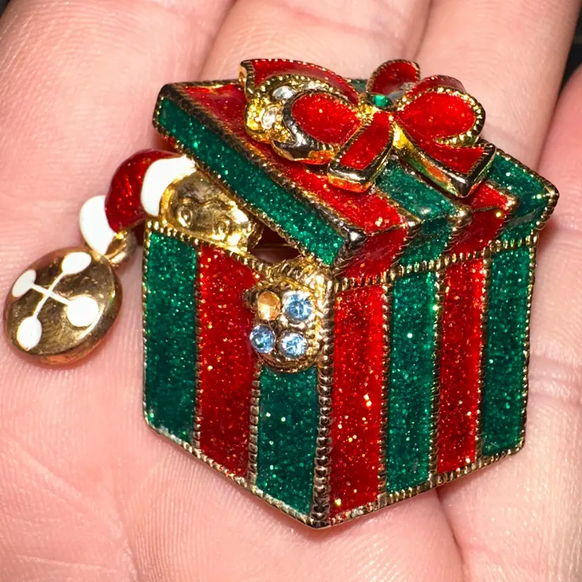 AS Goldtone Present & Charm Brooch