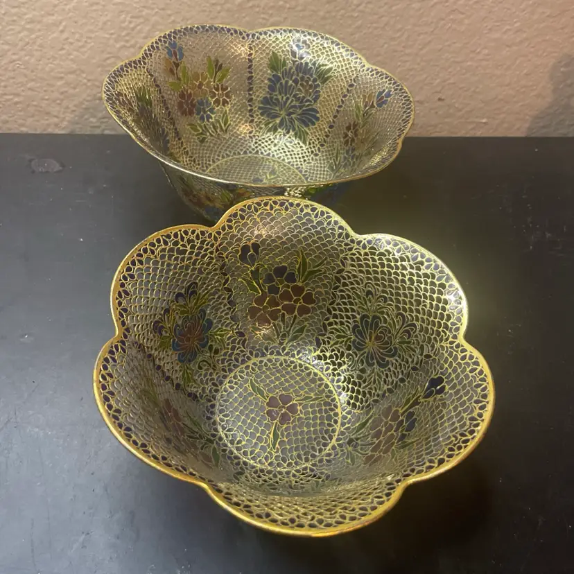 Pair of Gradient Size Plique-a-jour Cloisonné Enamel Scalopped Bowls LG 6” SM 5”