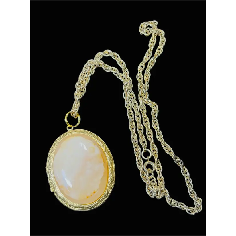 Large Gold Tone Chunky Natural Agate Stone Locket 2”x1.5” on a 22” Twisted Rope Chain Necklace