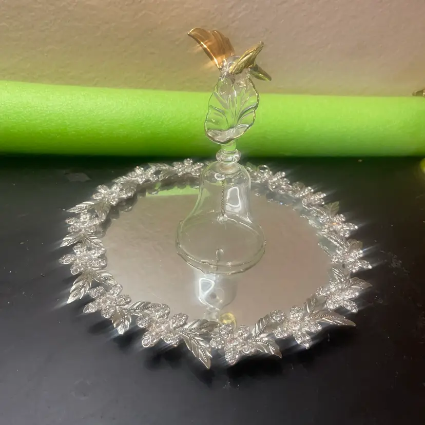 24K gold-plated and Austrian crystal figurine set with a hummingbird on a clear bell by Mascot Crystal Delight