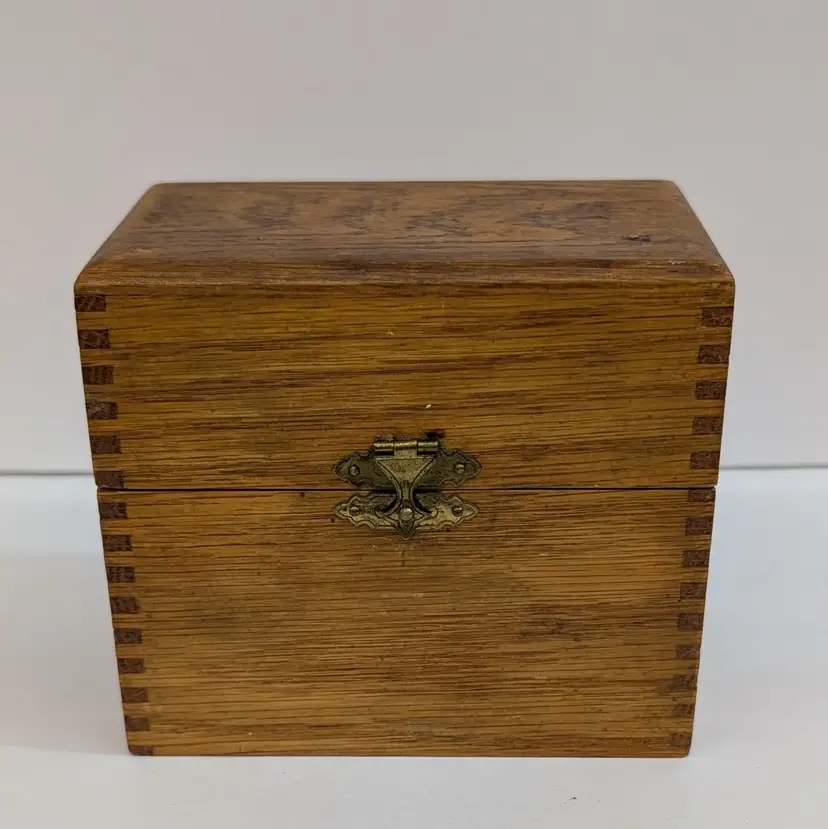 Vintage Index Recipe File Card Wooden Box Finger Corner Joints Brass Hinges