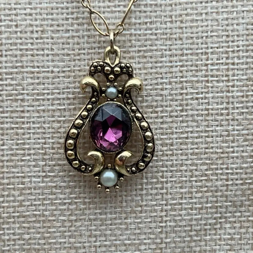 Vintage Avon 20” Purple Rhinestone Faux Pearl Victorian Revival Necklace