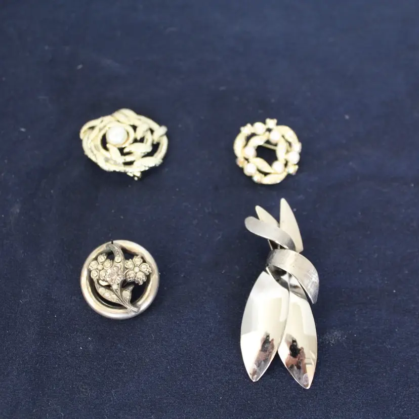 Buyers Choice - 5 Brooches