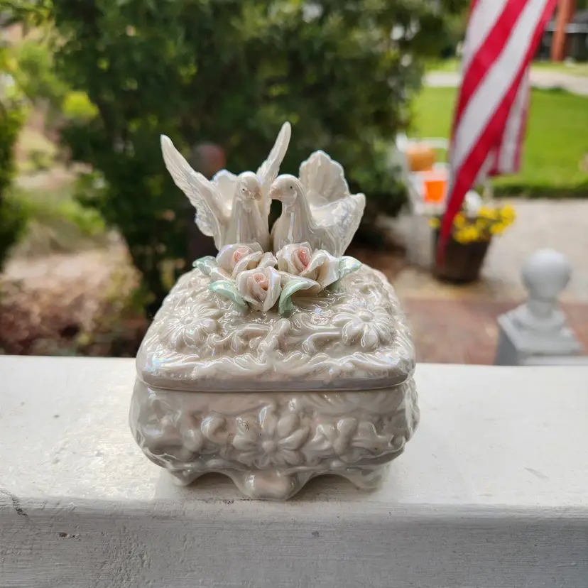 Trinket Box With Doves-Vintage luster pearl glaze 3 1/4"x 4 1/4"