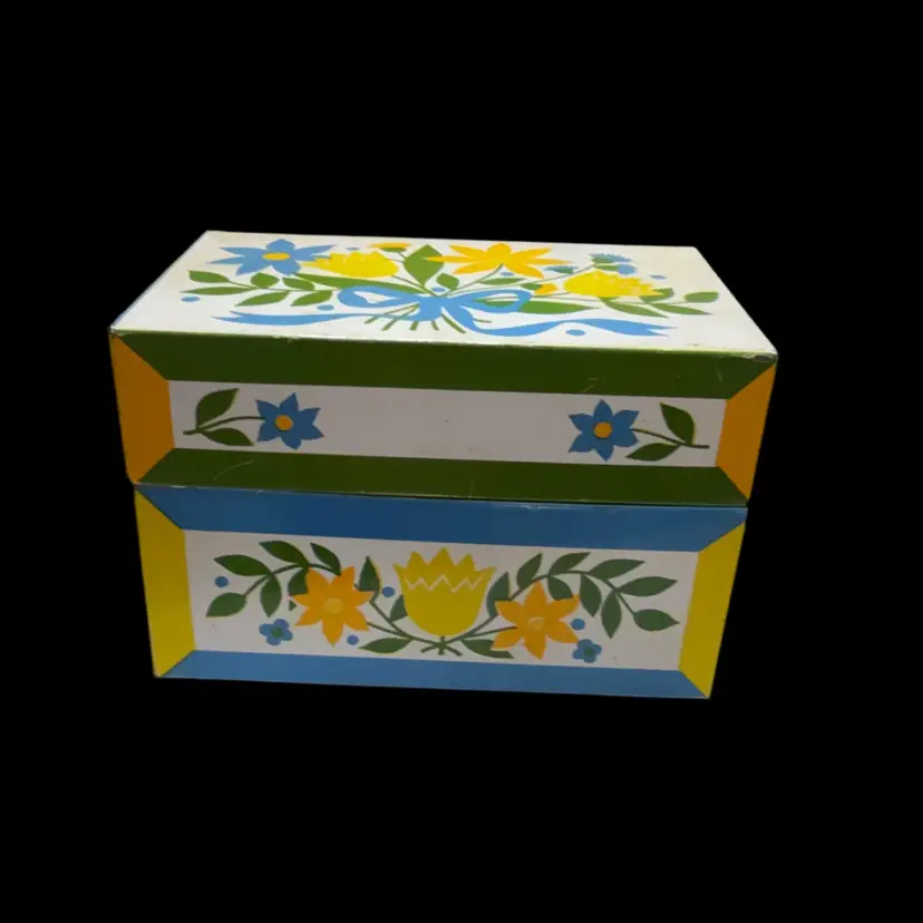 Pennsylvania Dutch Recipe Box Tin Metal Filled With Recipe Cards - Syndicate Mfg. Co Pennsylvania- Vintage
