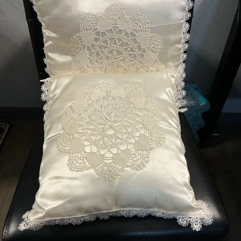 Beautiful Set Of 2 Vintage Handmade Silk 16X16” Pillows See Pics 💞