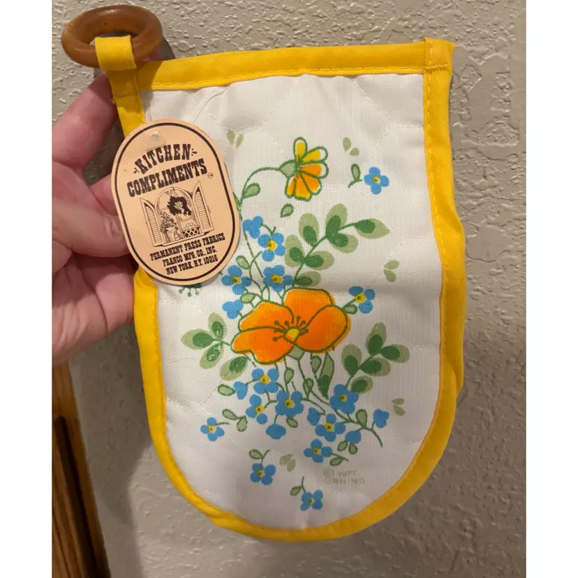 Corning Ware Oven Mitt 1977