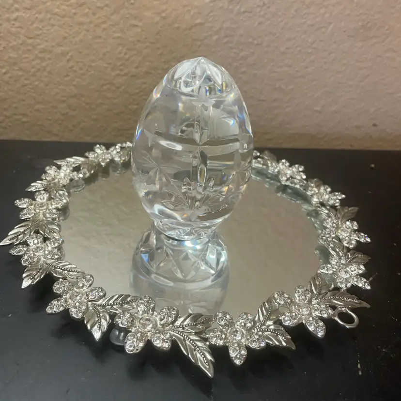 Gorgeous Sullivan Poland Cut Crystal 4” Egg Paperweight