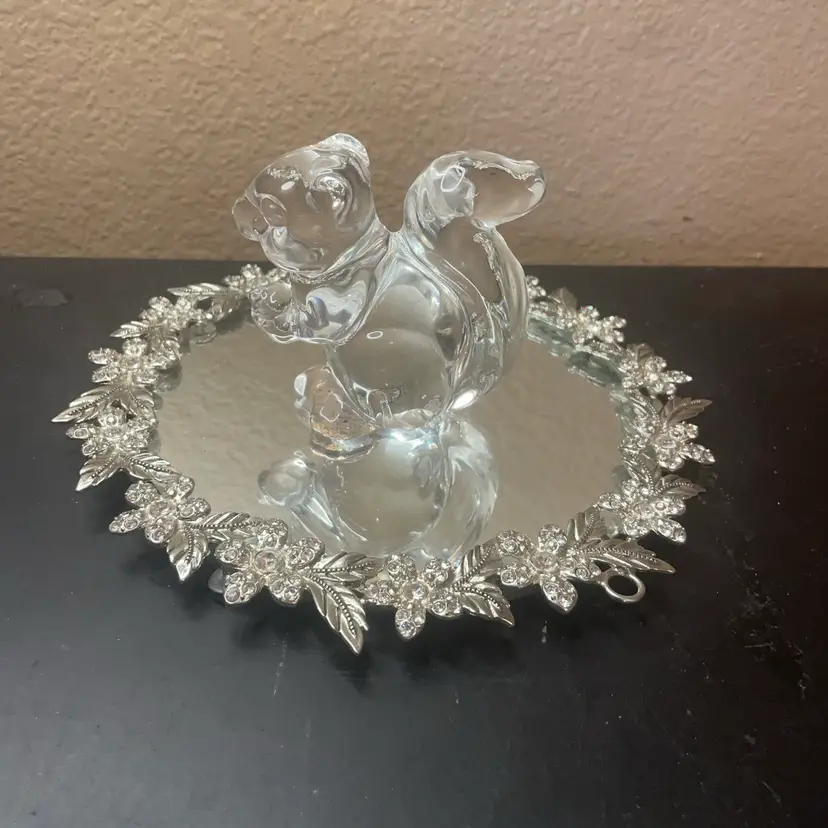 Gorgeous signed Steuben NY 4” Squirrel crystal Figurine