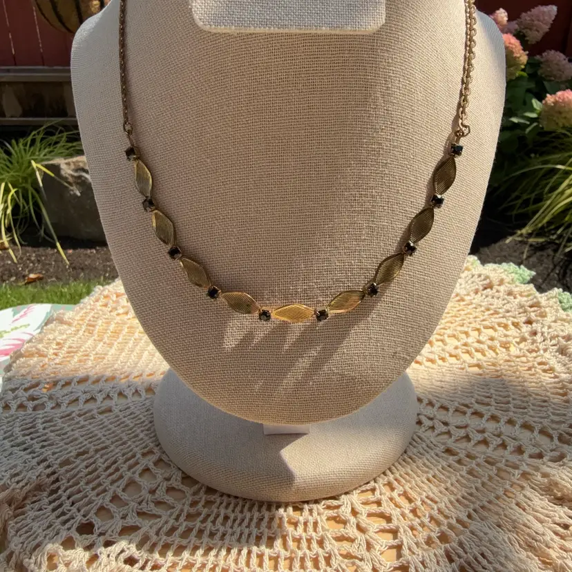 🐞Vtg Mid-Century Ribbed Gold Marquise Link Collar Necklace Faux Onyx Spacers 8”