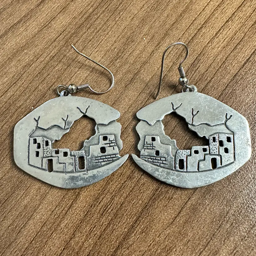JJ Earrings 1988 Southwest Pueblo Scene Hooks