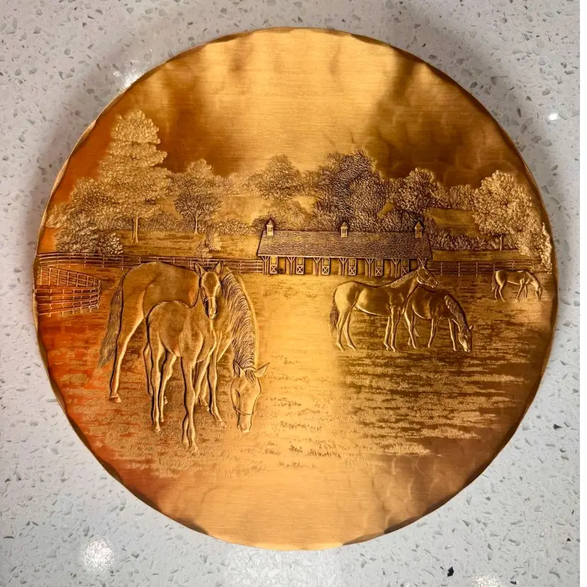 😻 8” vintage Handmade Wendell August Forge plate w/farm horse scene & solid bronze