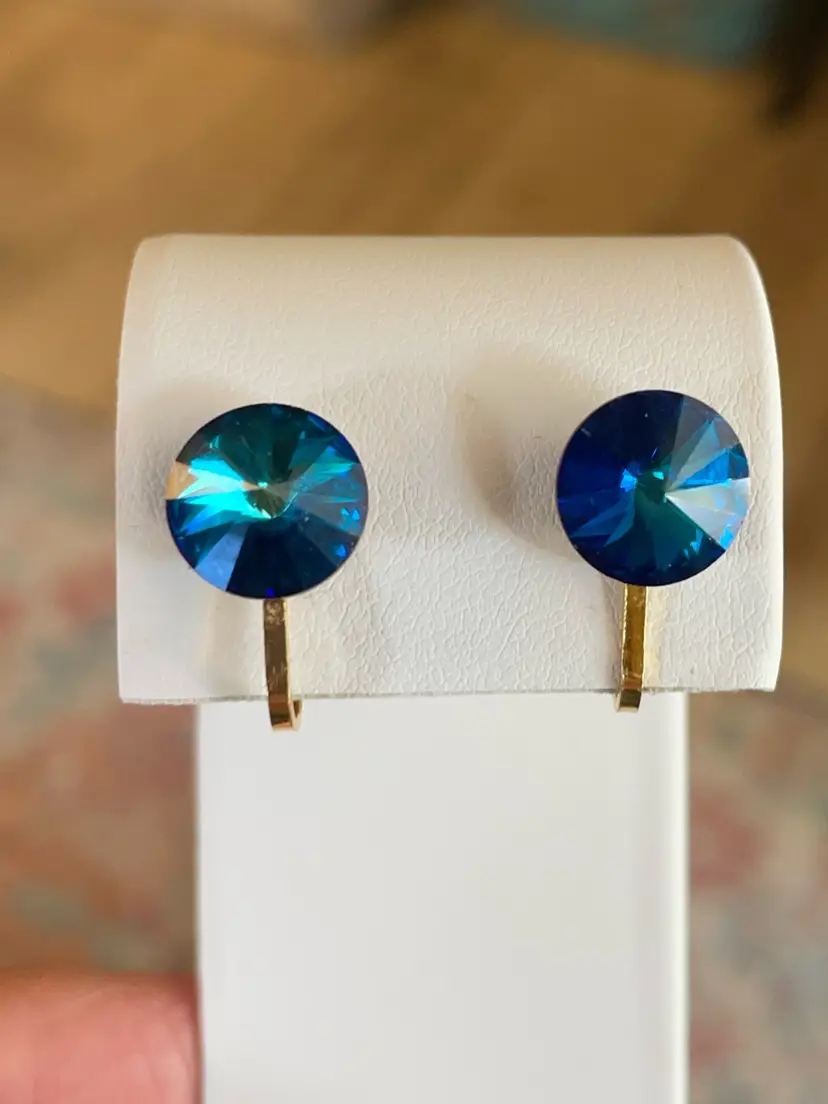 #26 - Goldtone Peacock Blue Rivoli Clip On Earrings