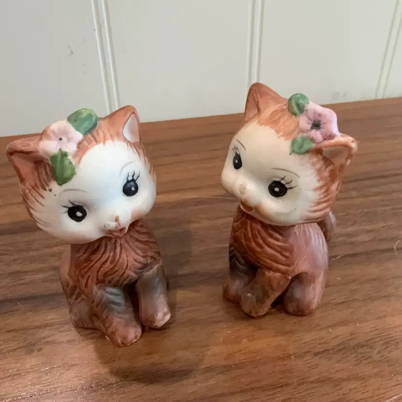 Made In Korea Cat Shakers