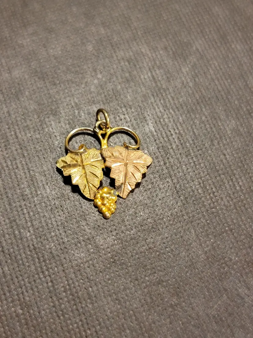 Beautiful Black Hills Gold pendant