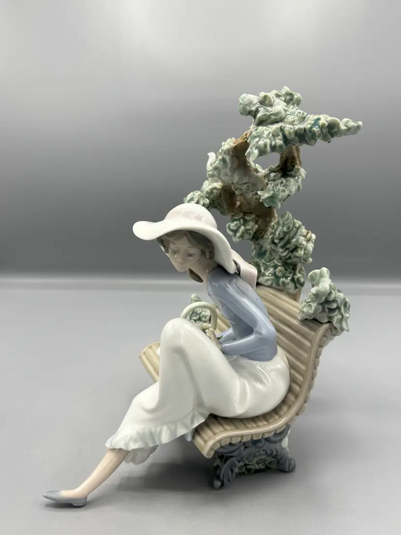 Vintage Lladro "Sunday in the Park" figure on bench