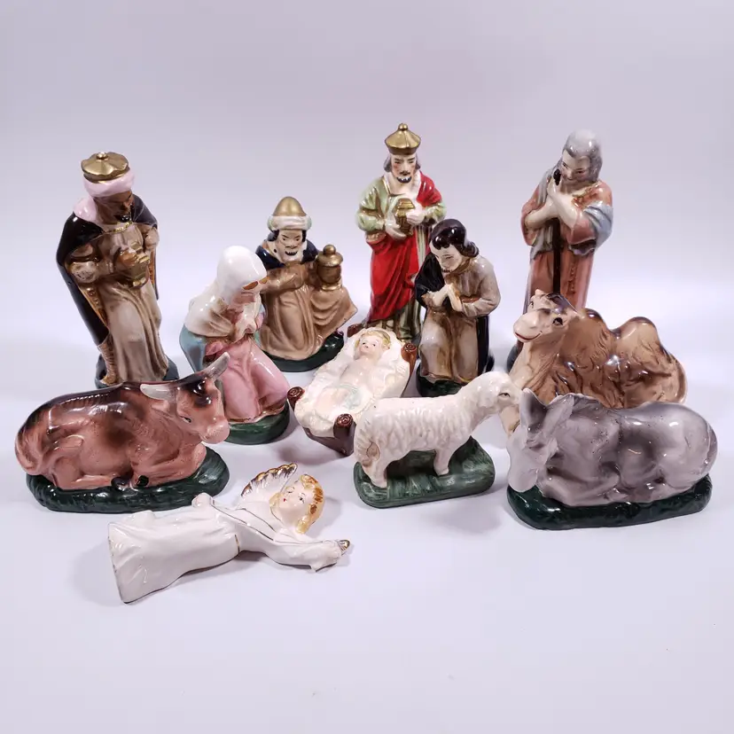 Vtg JAPAN Hand Painted Porcelain Christmas Holiday Decor 12 Piece NATIVITY SET