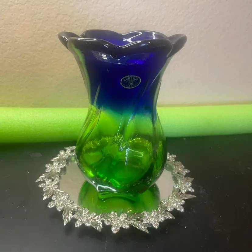 Gorgeous Bohemian Czech Republic 7” Blue & Green Art Glass Twisted Vase