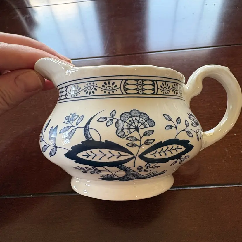 Vintage Enoch Wedgwood Tunstall Blue Heritage (Blue Onion) porcelain creamer/gravy boat from England, produced in the 1960s-1970s