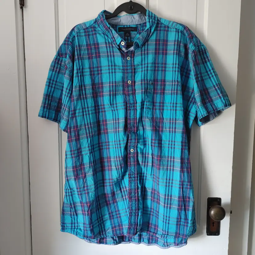 Men's Top- Brand: Tommy Hilfiger. Size 2X. Plaid top. Material: 100% cotton. No condition issues.