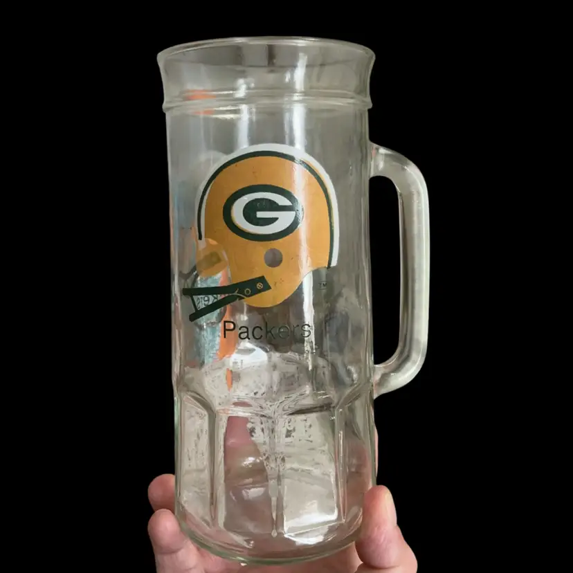 Vintage 1970s / 1980s Green Bay Packer Tall Glass Mug!! With Packer Helmet Emblem! Excellent Condition!!