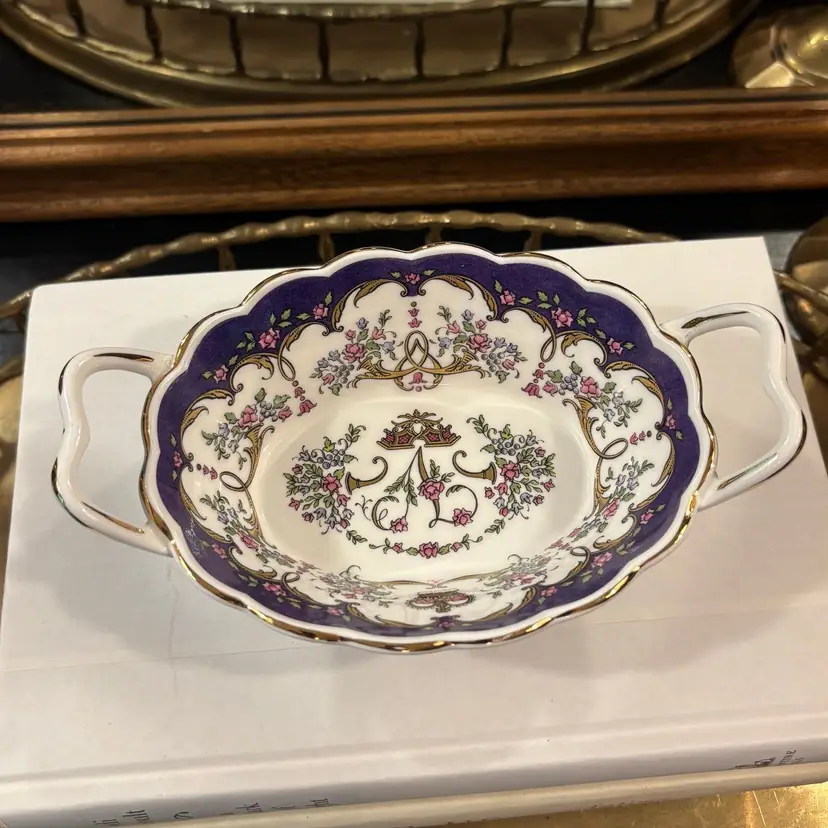 Queen Victoria Basket