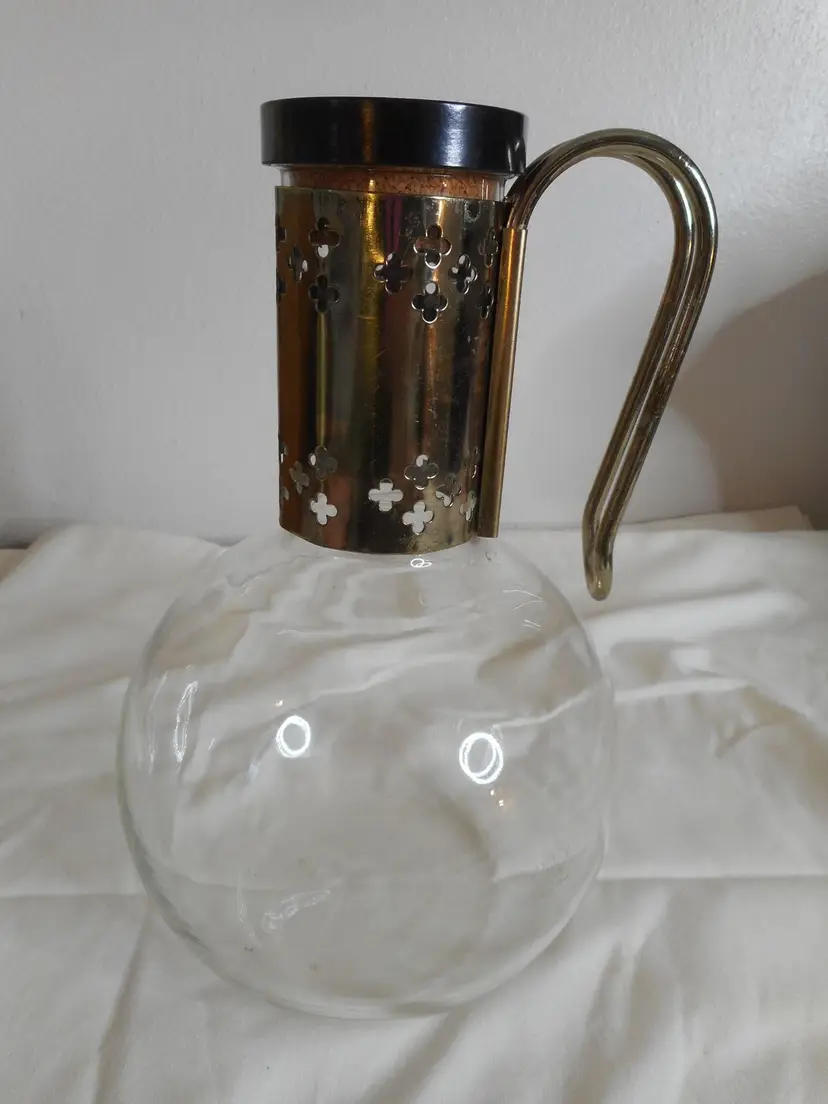 Vintage Pyrex Coffee Carafe Glass Beaker round base Ornate cross pattern Metal handle & lid