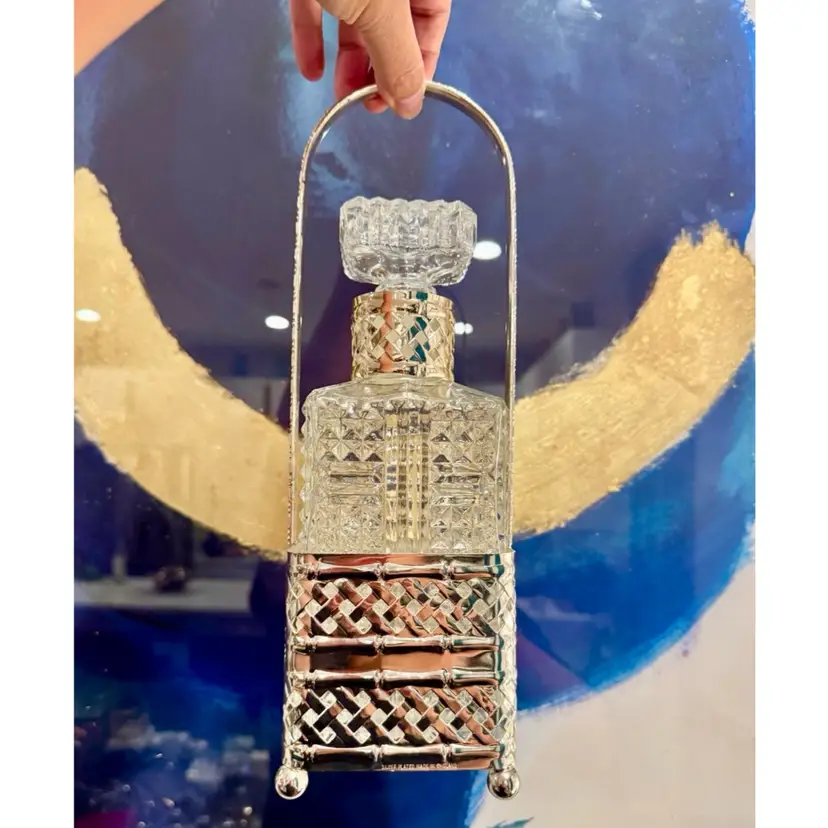 😻 English Silver-Plated Basketweave Cut Glass Decanter w/ Carrier