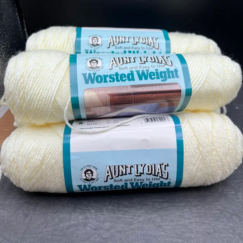 #189B Lot Of 5 Skeins Aunt Lydia’s Worsted Yarn 
100% Acrylic
3.5 Oz 4 Ply
Color Off White 5202
Dye Lot W41040 046