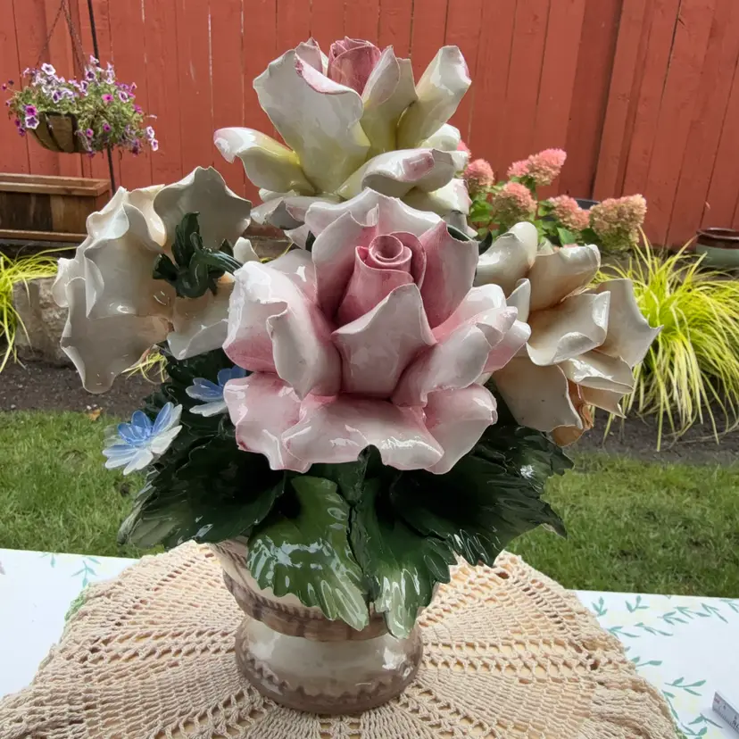 🐞Vtg Capodimonte Porcelain Flower Arrangement Centerpiece Italy  11x7.5”