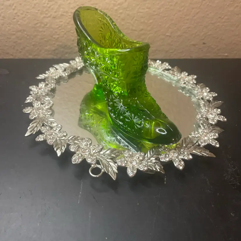 Fenton Daisy & Button Forest Green Shoe Trinket Holder