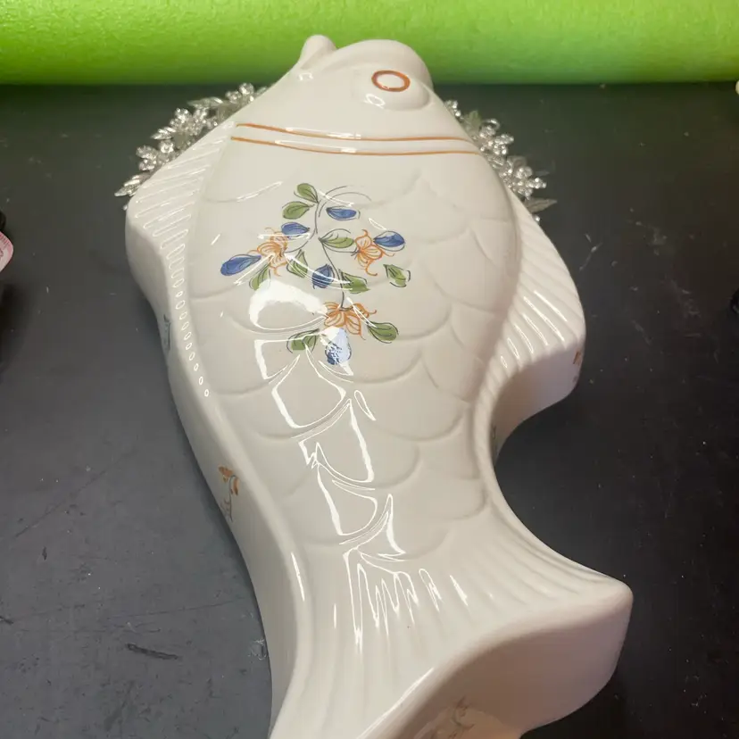 VTG hand-painted 11” ceramic fish wall plaque or baking/serving mold From Italy