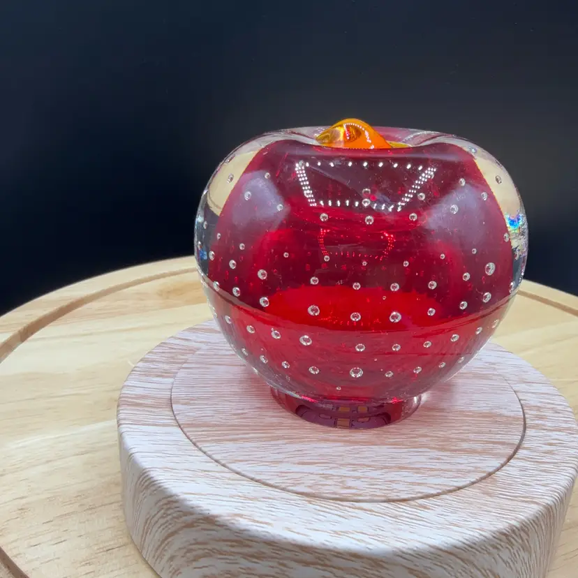 🐞 Vtg Norcrest Japan Art Glass Apple Paperweight Bullicante Controlled Bubble Red
UV Glow 2.5”