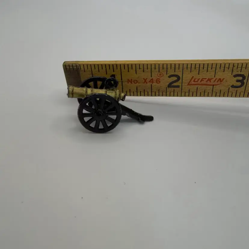 🔔 Mini Canon With Rolling Wheels